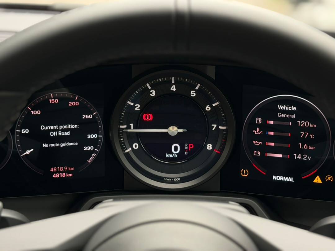 仪表盘 · 里程 4,818 km